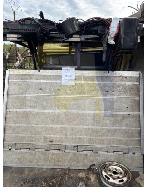 PUERTA ELEVADORA MONTADA EN NISSAN ATLEON II (TK3.35)